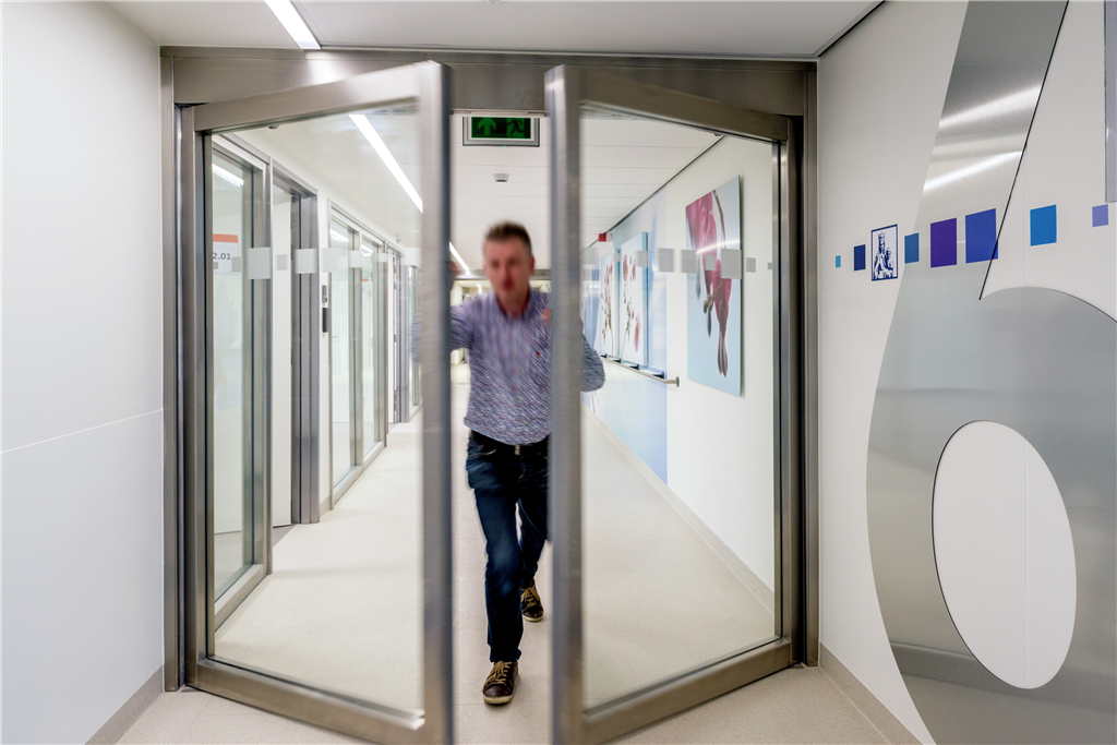 ASSA ABLOY Entrance Systems offer expert entrance systems advice to healthcare facilities. Gallery Image