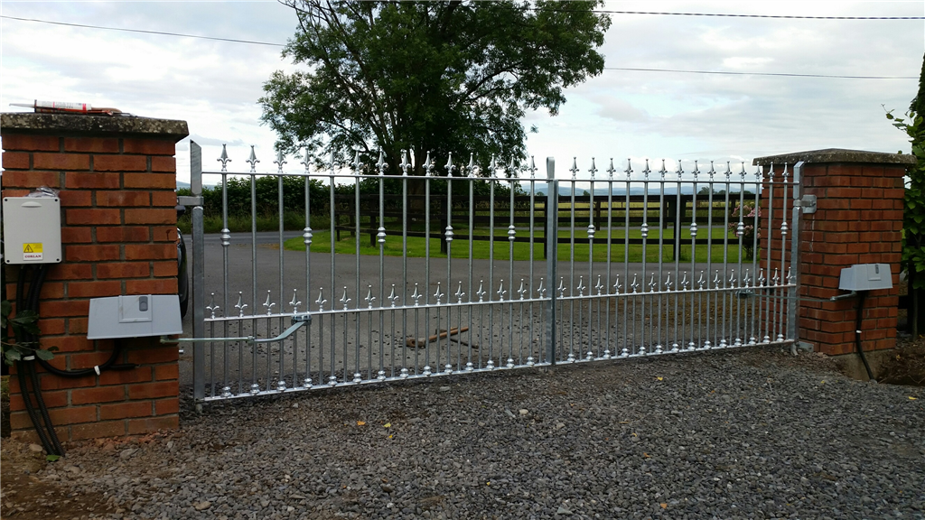 Overground Automation with Galvanised straight topped gates Gallery Image