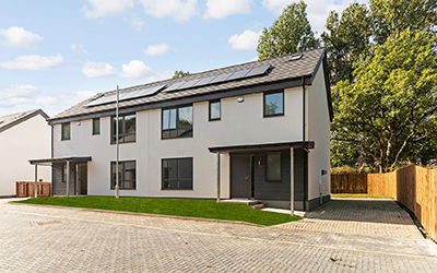  StoRend Flex external render system installed onto SIPS to create the new detached and semi-detached properties built at Robertland Gardens in Scotland Gallery Image