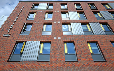  BBA-certified StoCleyer B mineral brick slips in a multi-blend red colour, the final finish for the externally insulated facade for this Riverside development. Gallery Image