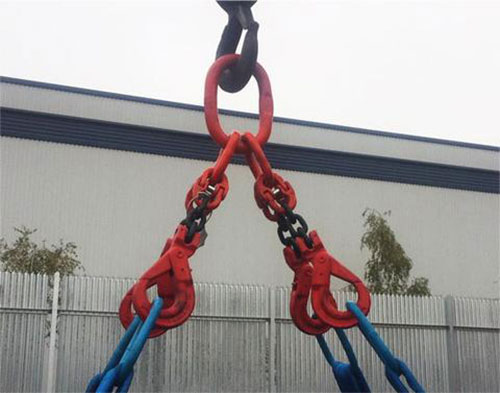 Lifting chain sling with auto-locking hooks Gallery Image
