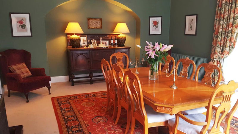 Dining room, accent wall, green, decorators Gallery Image