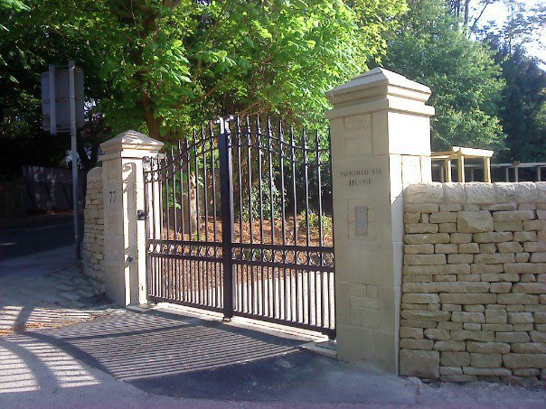 Walls,pillars and gates designed and built by www.richardclegg.co.uk Gallery Image